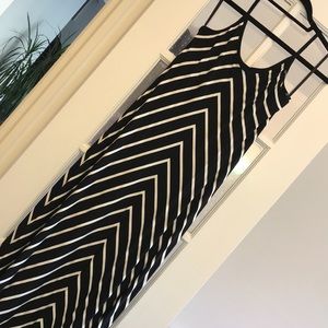 Ann Taylor petite maxi black &white dress size M